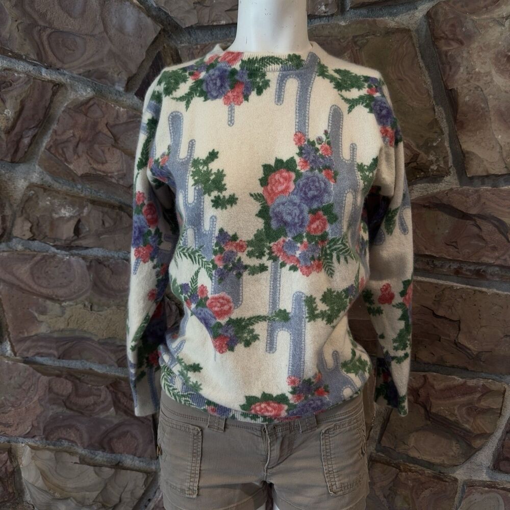 VTG 80-90s Crystal-Kobe Petite L/GChunky Hand Knitted Floral Sweater Warm Preppy